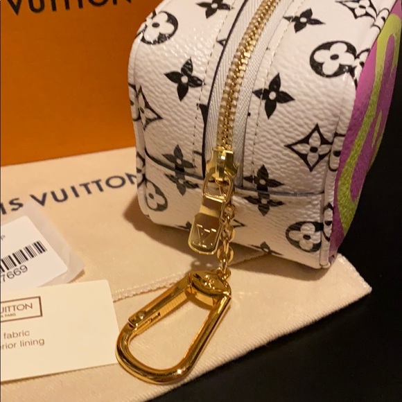 💕  Louis Vuitton Giant Monogram Cube Coin Purse💕 - Picture 5 of 12